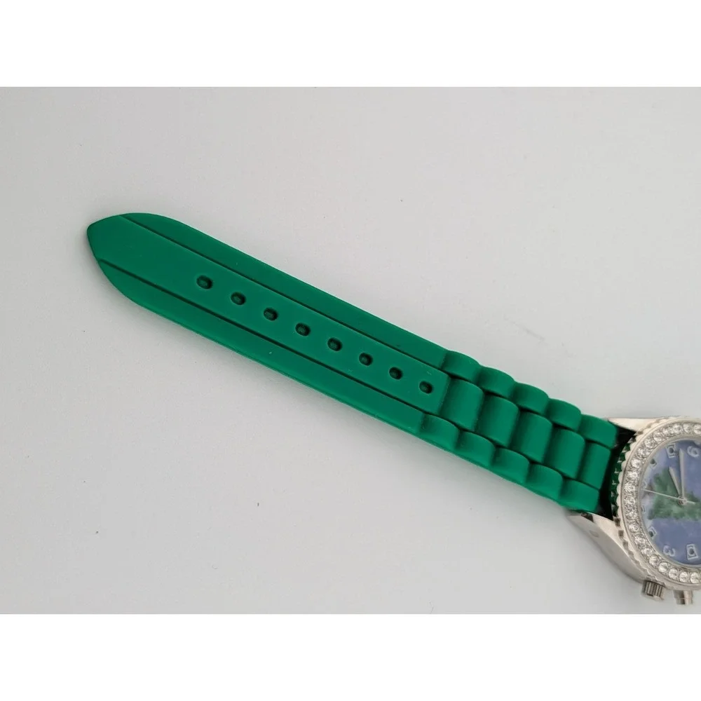 Christmas Tree Multicolor Light Up Dial Green Silicone Band- New‎ Battery